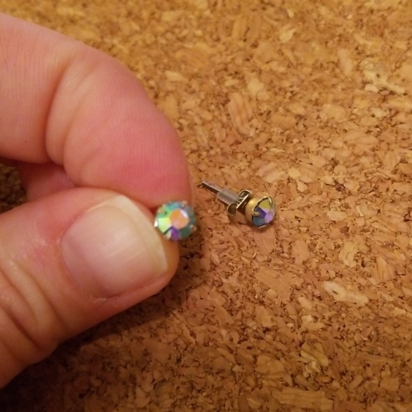NWOT 5 Pairs Pretty Simple Studs! - Picture 4 of 6